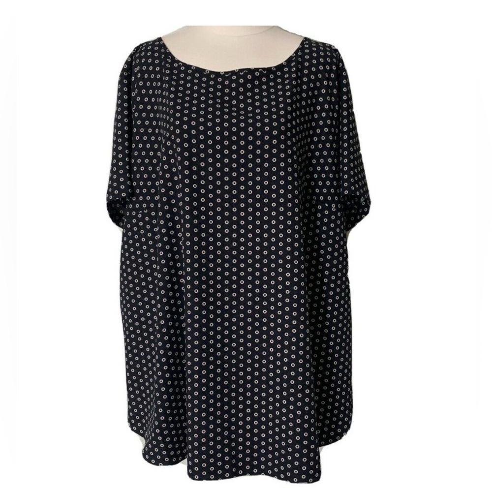 Ava & Viv Black and White Geometric Button Back Blouse